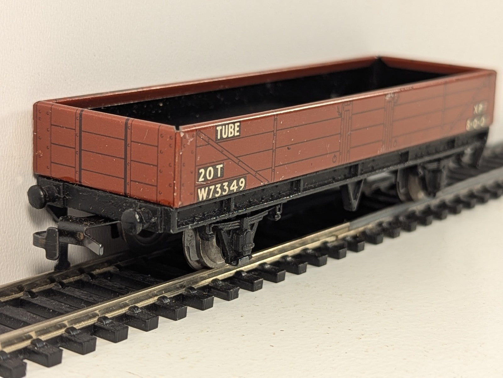 Hornby Dublo 32076 OO Gauge D1 20 Ton Tube Wagon