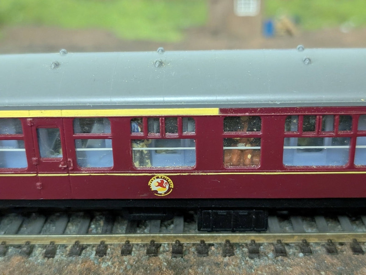 Hornby Tri-ang R382-15865 Composite Coach BR Maroon Unnumbered OO Gauge