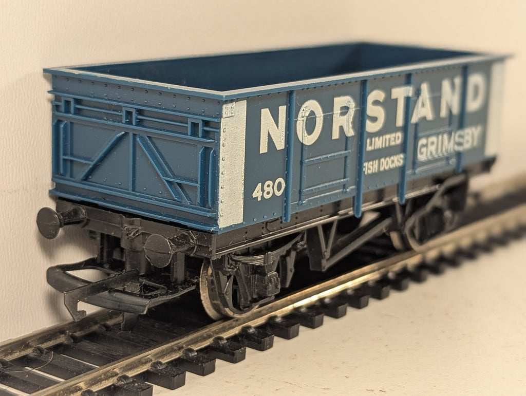 Hornby OO Gauge Norstand Limited Fish Docks Grimsby 7-Plank Open Wagon