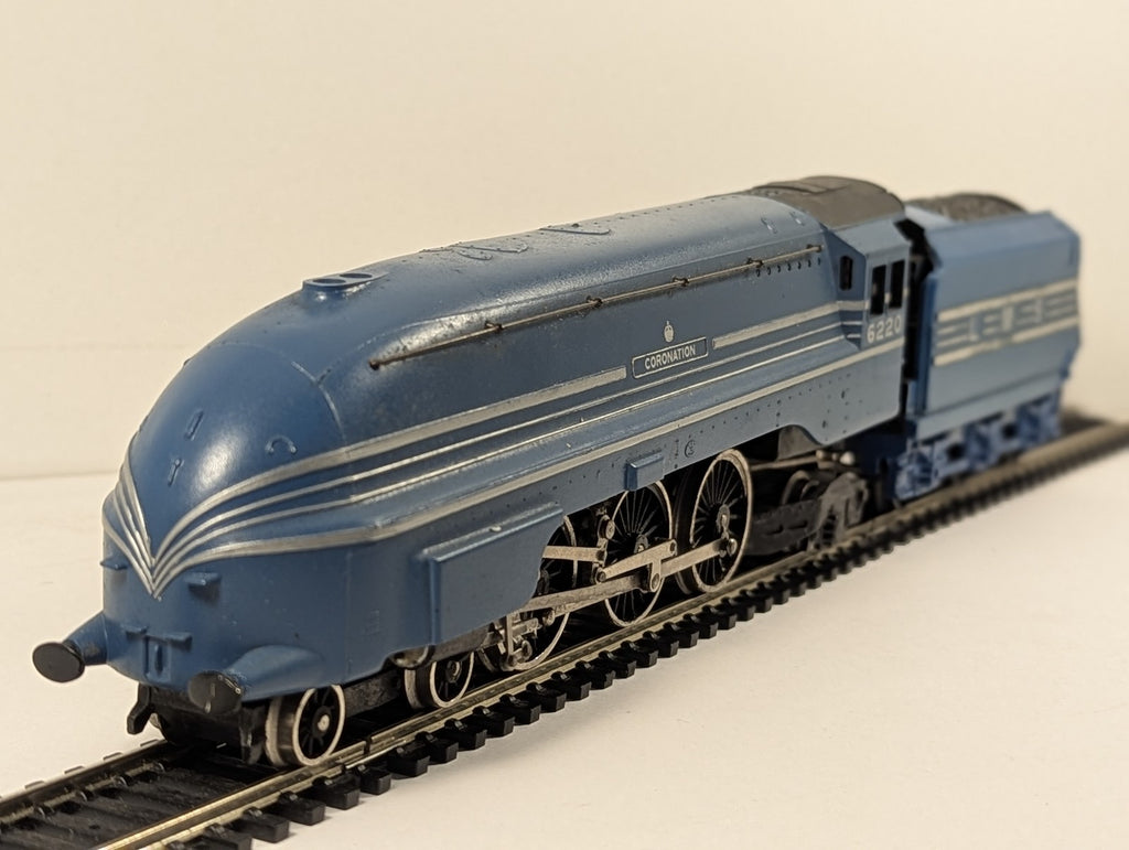 Hornby OO Gauge Coronation Class Steam Locomotive 6220 LMS Blue R374