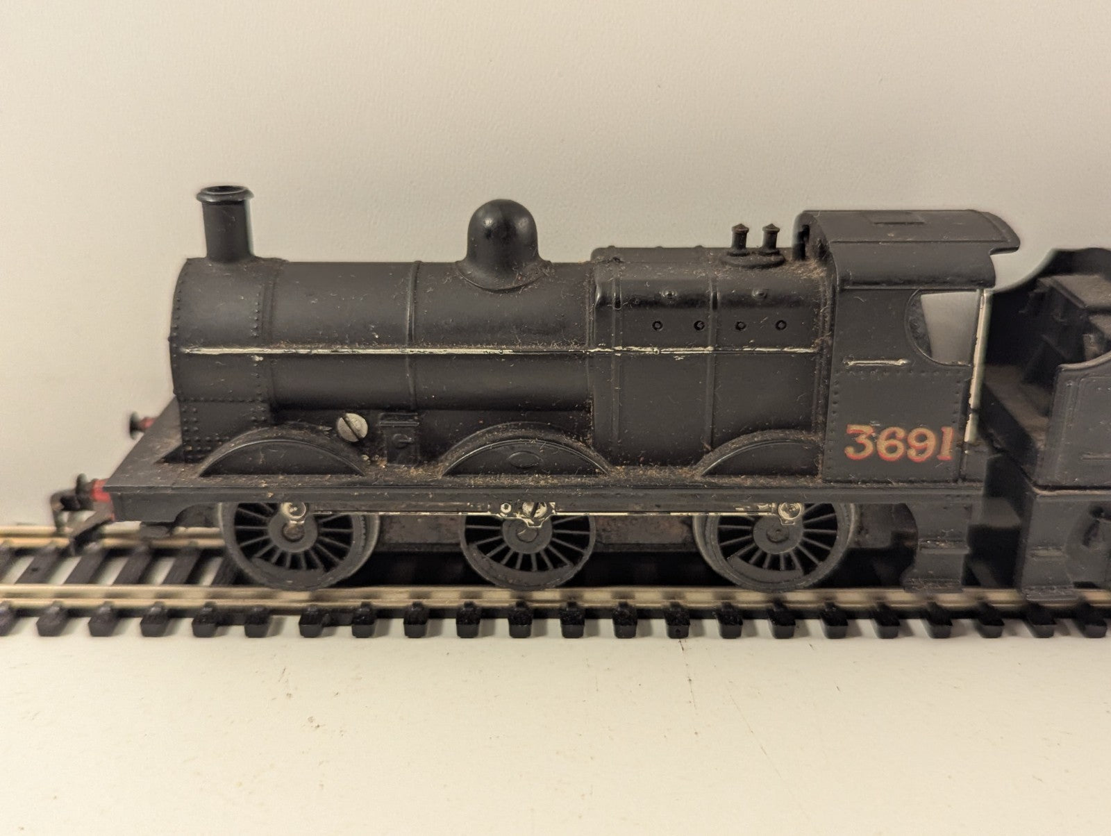 Tri-ang OO Gauge LMS Class 4F Black Steam Locomotive (Repainted) Needs Attention