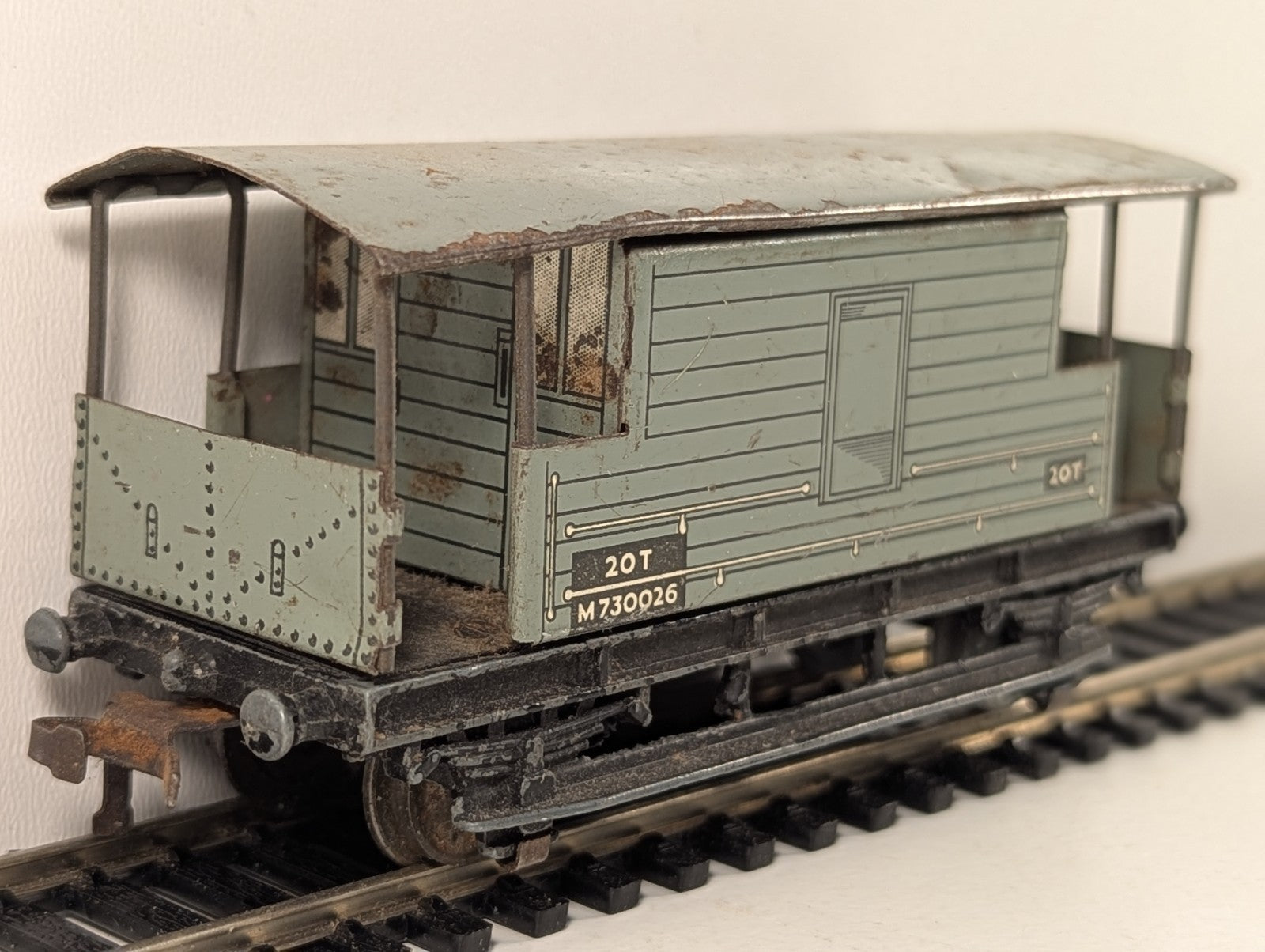 Hornby Dublo 32045 BR 20 Ton Goods Brake Van OO Gauge - Chipped Paint