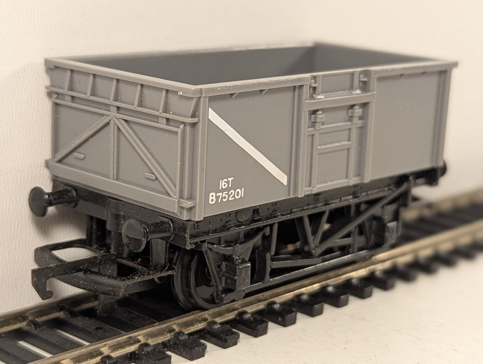 Hornby OO Gauge 16 Ton Mineral Wagon Goods Wagon B75201 BR Grey