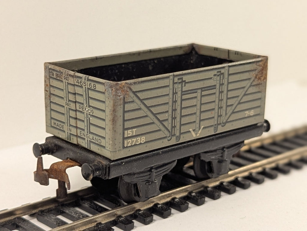 Trix Twin Railway 15 Ton High-Sided Plank Wagon OO Gauge - Chipped Decals