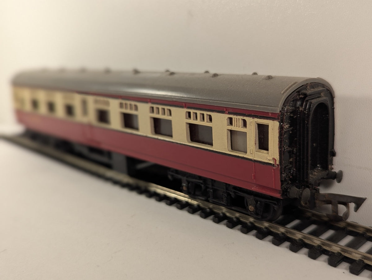 Tri-ang OO Gauge BR Composite Coach Coaching Stock M24001 BR Crimson and Cream