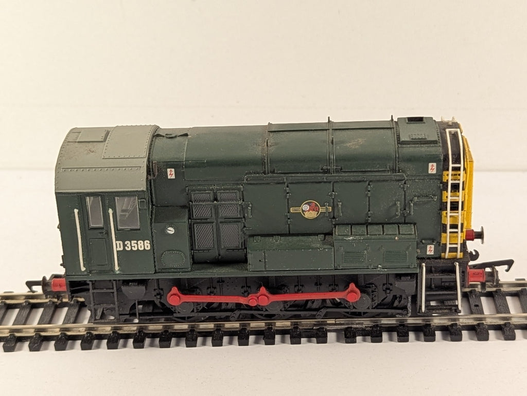 Bachmann OO Gauge Class 08 Diesel Shunter Locomotive D3586