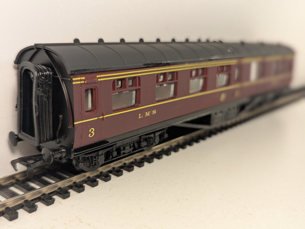 Airfix OO Gauge 57ft Brake 3rd Corridor Passenger Coach 5542 LMS Maroon