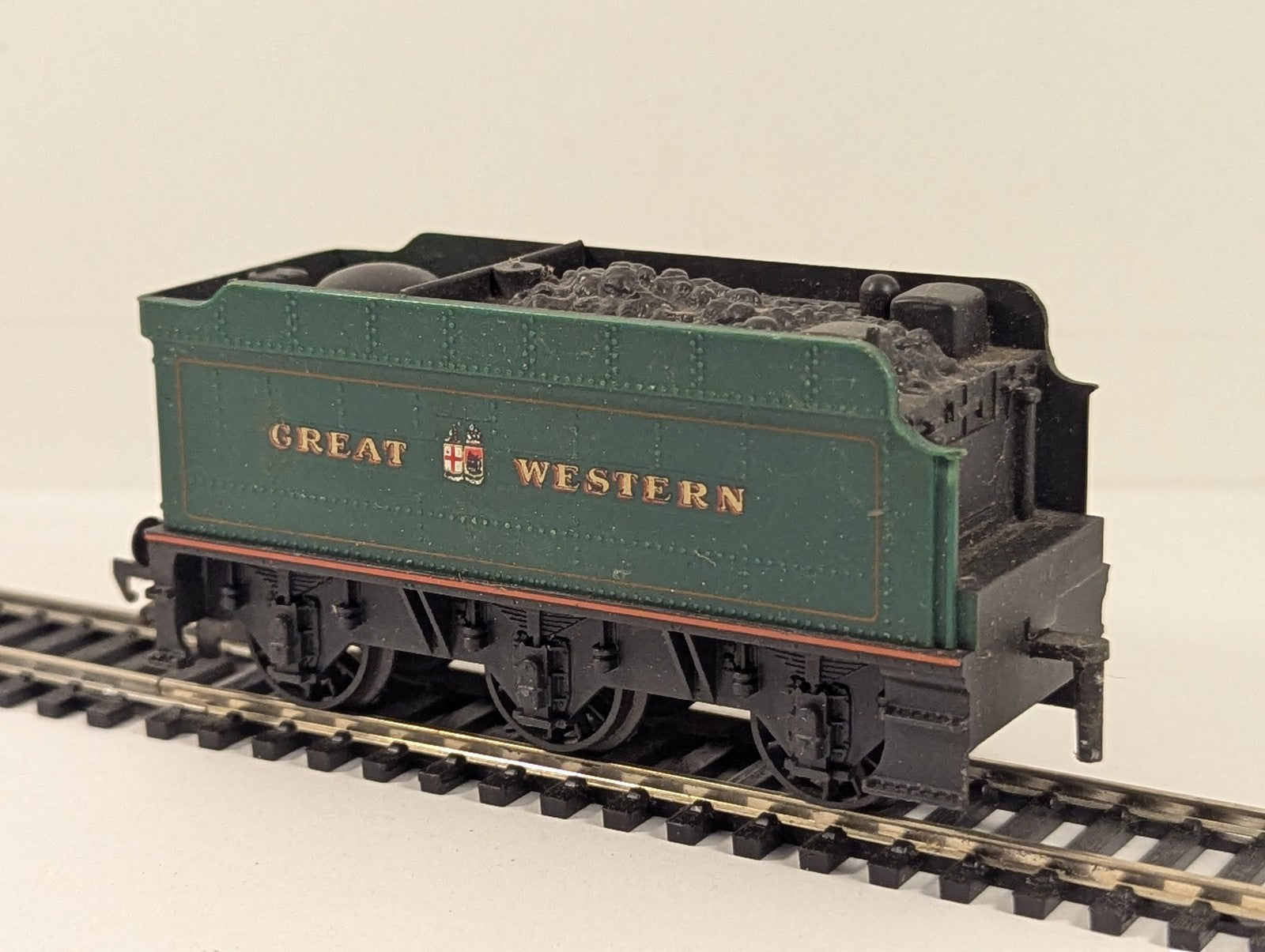 Hornby OO Gauge GWR 6-Wheel Tender GWR Green