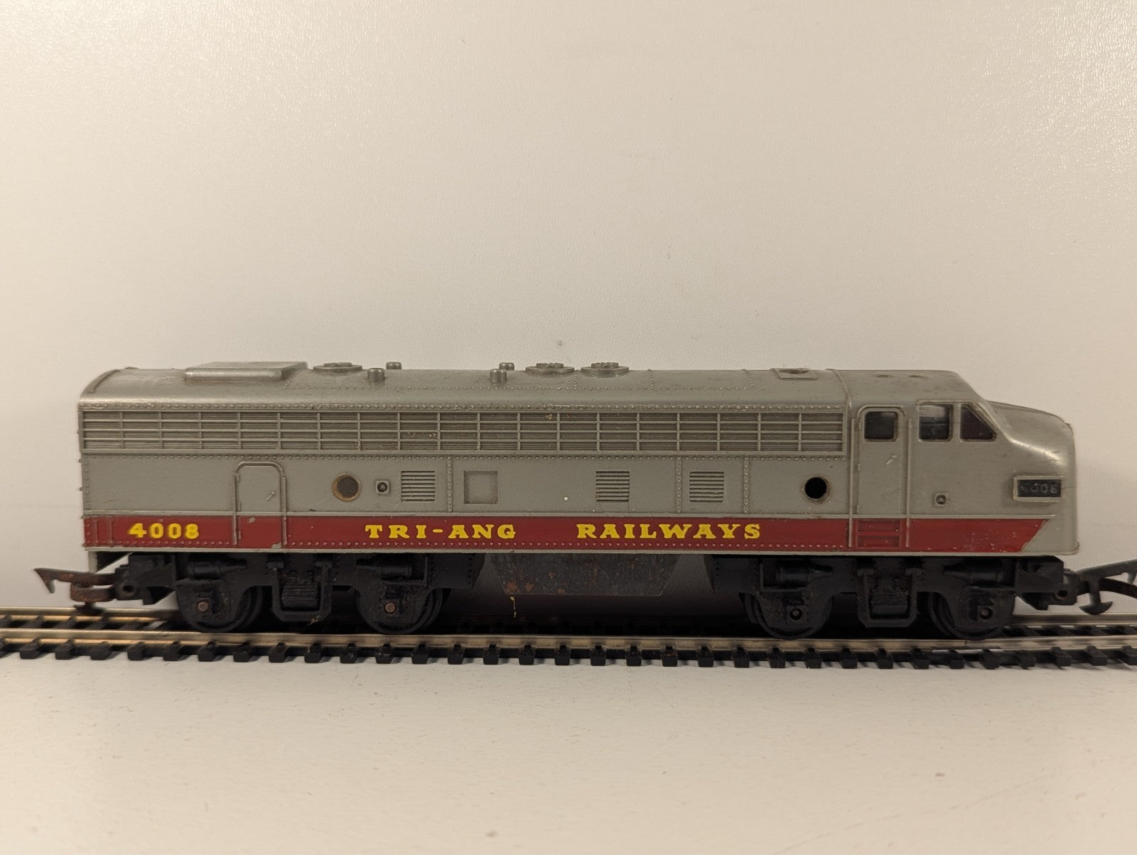 Tri-ang OO Gauge R57 Transcontinental B-B Diesel Dummy Locomotive