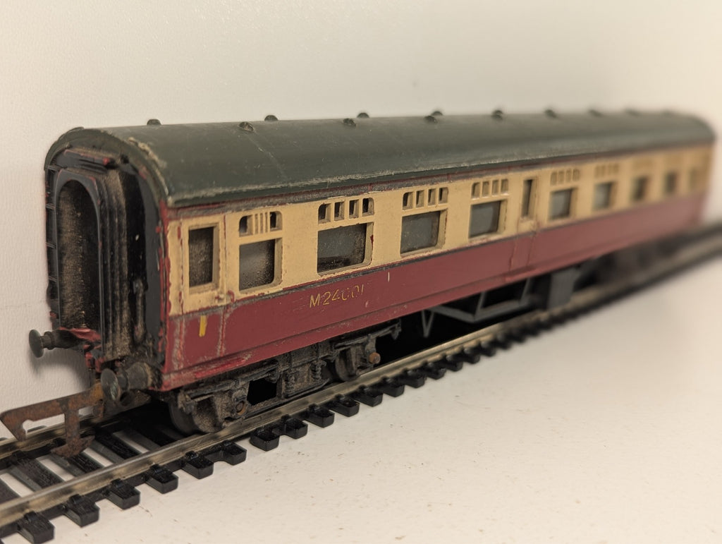 Tri-ang OO Gauge R29/221 BR Main Line Composite Coach - Damaged Decals