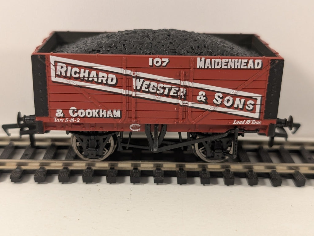 Bachmann OO Gauge 7-Plank Wagon – Richard Webster & Sons No. 107