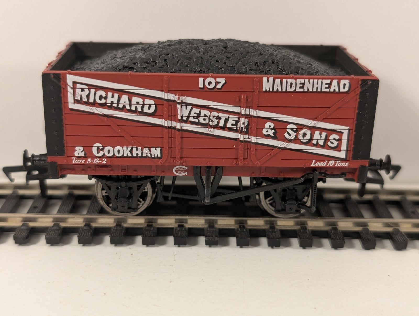 Bachmann OO Gauge 7-Plank Wagon – Richard Webster & Sons No. 107