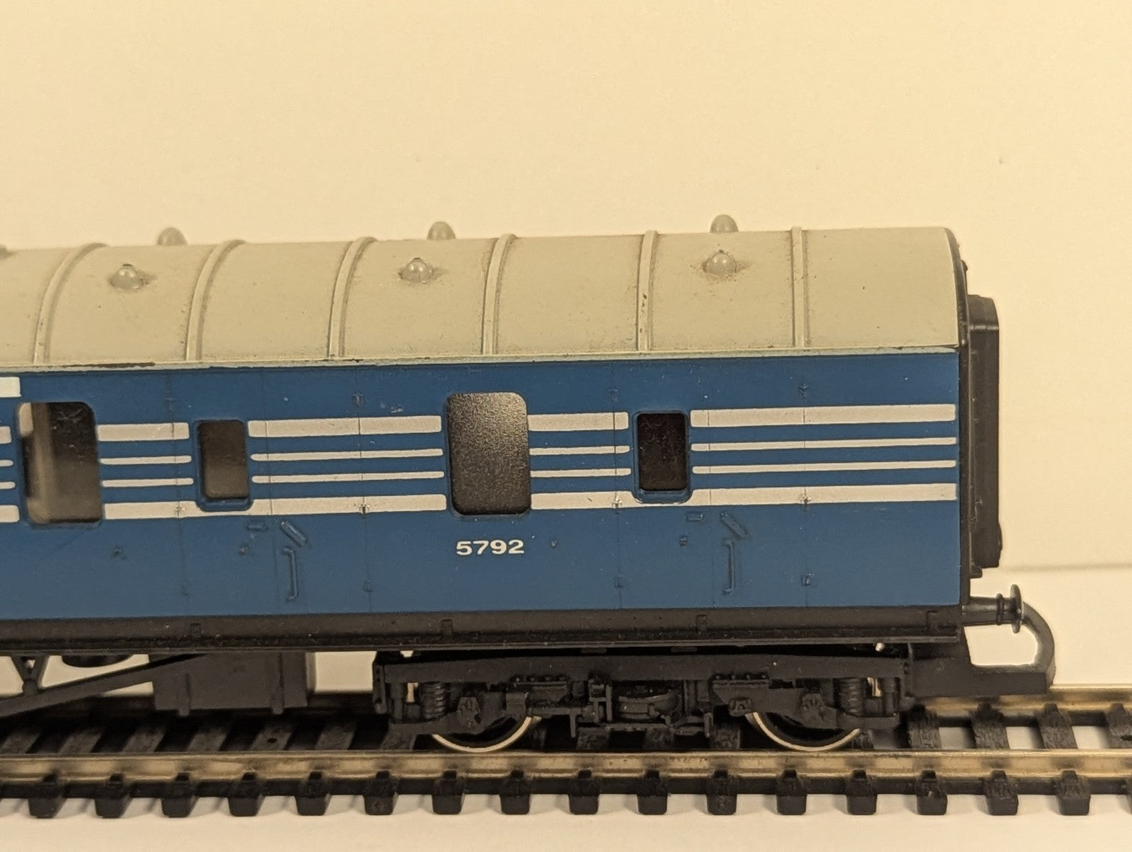 Hornby R423 OO Gauge LMS Coronation Scot 3rd Class Coach 5792