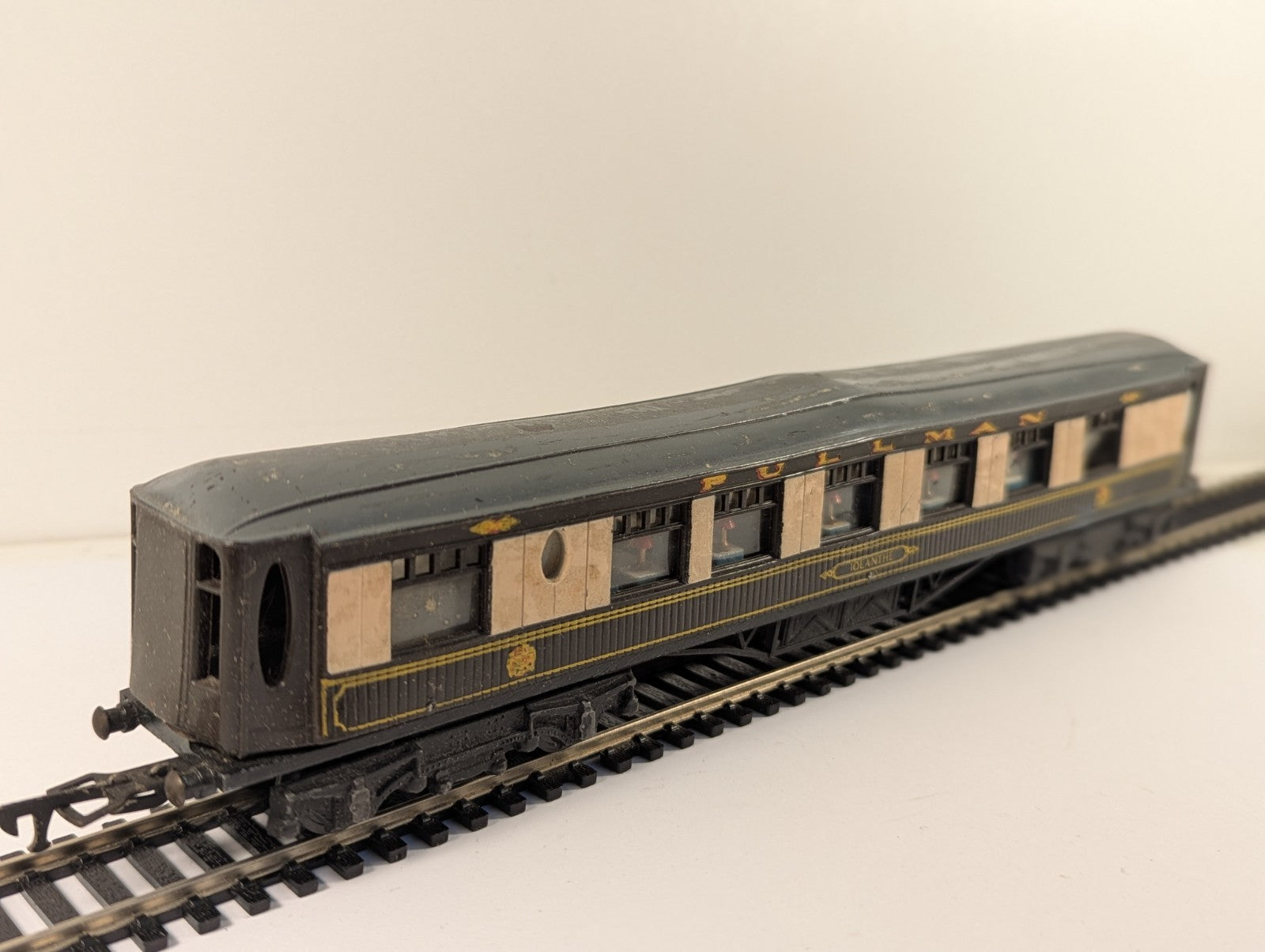 Graham Farish OO Gauge Pullman Coach Iolanthe Boxed