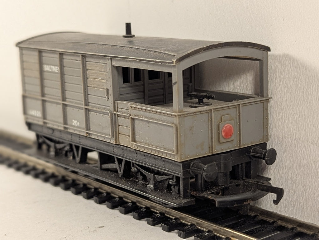 Hornby OO Gauge GWR 20t Toad Brake Van 'Saltney' 114925 GWR Grey R124