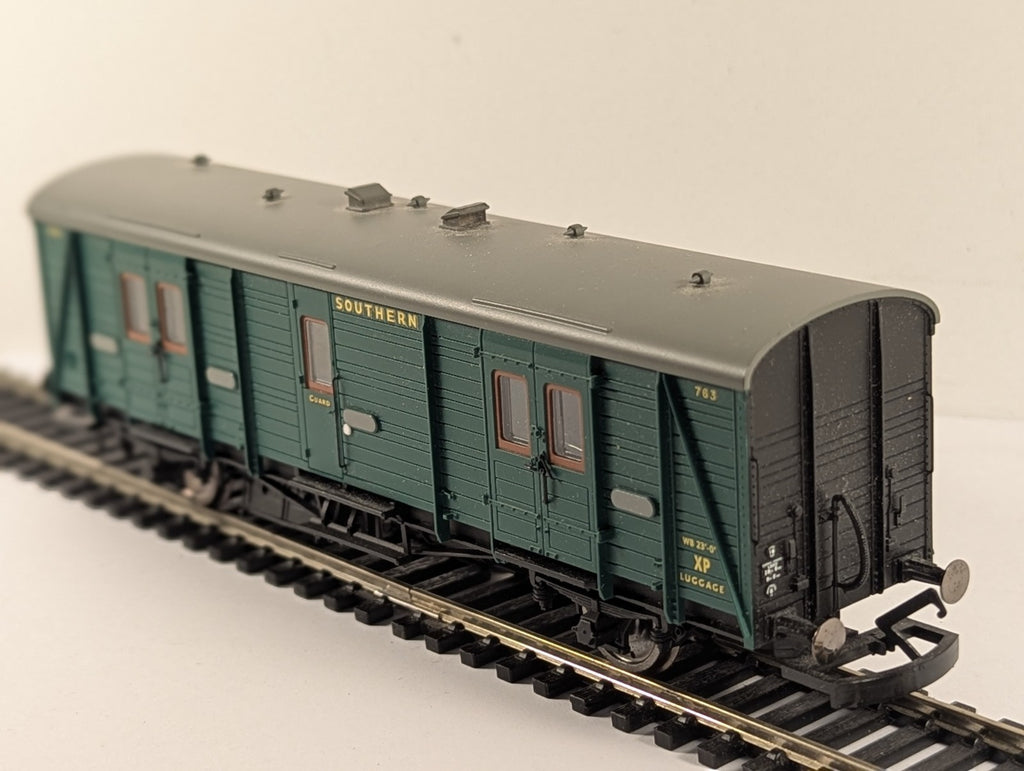 Hornby OO Gauge SR 4-Wheel BY Utility Van Passenger Coach 763