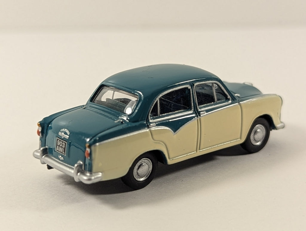 Oxford Diecast 1:76 scale / OO gauge Morris Oxford Series III Saloon