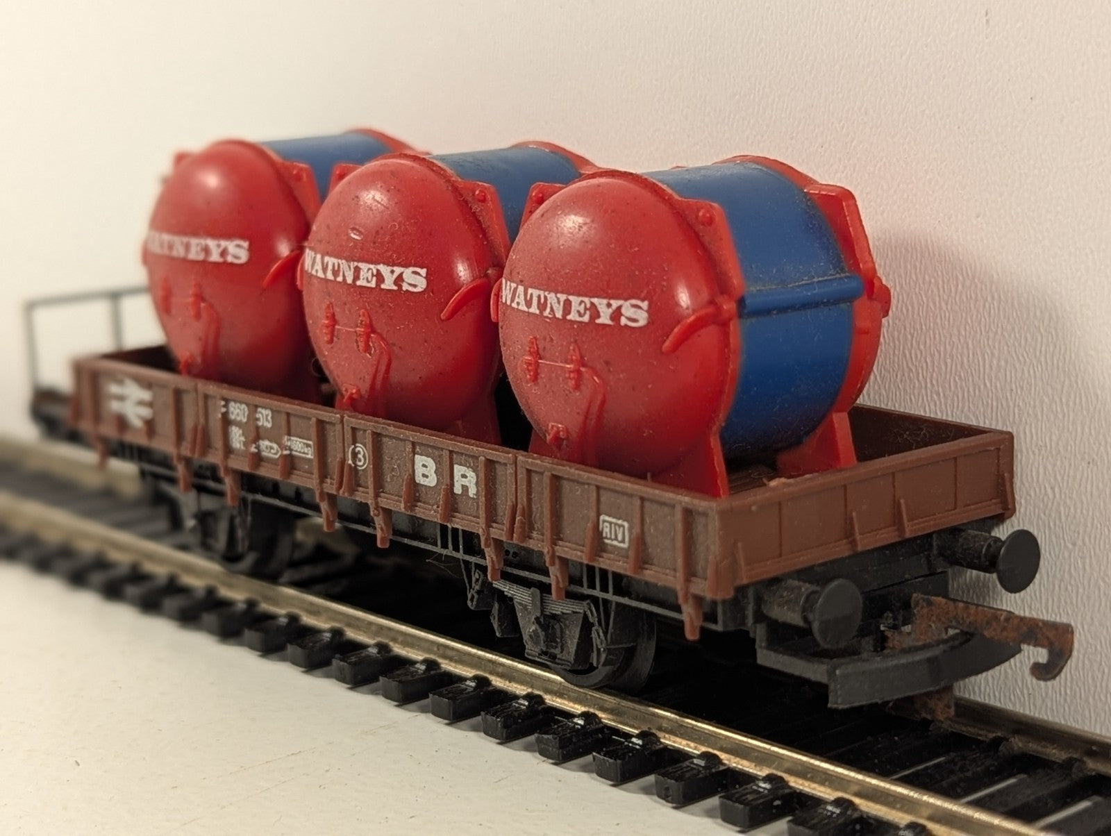 Lima 2822 Watneys Barrel Wagon OO/H0 Gauge - Missing Coupling