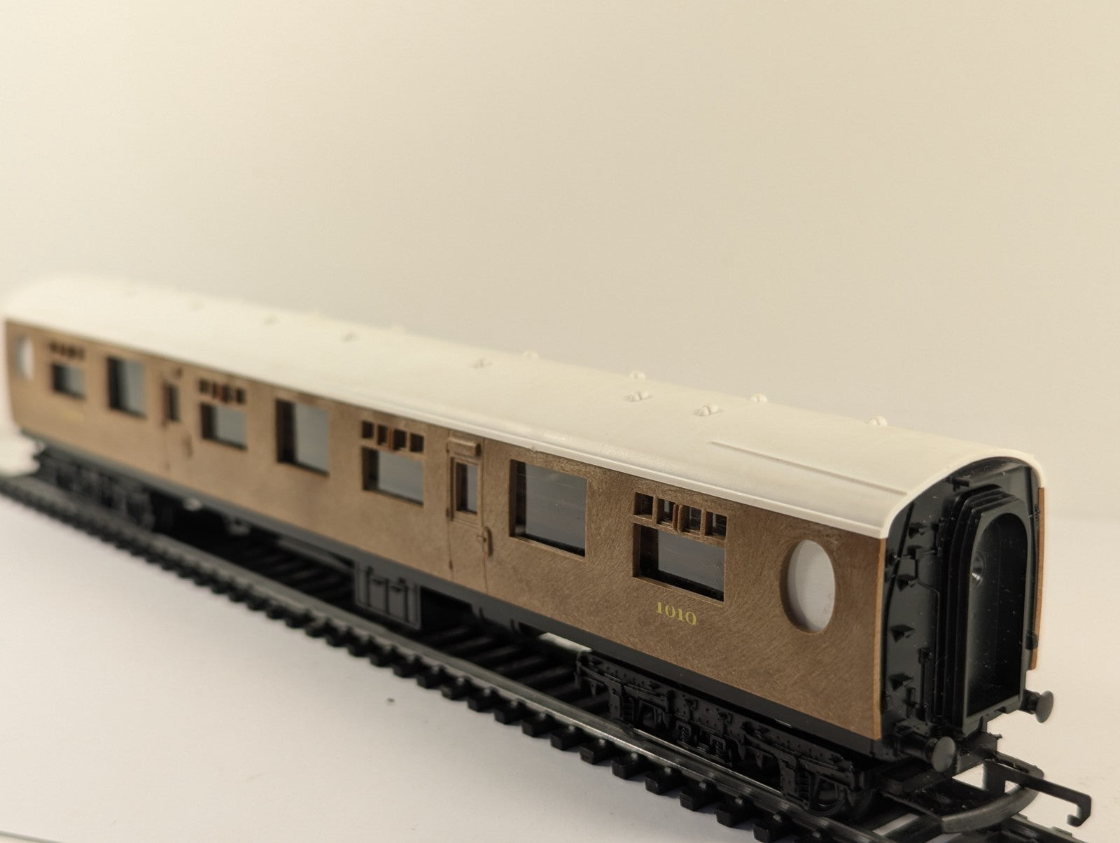 Tri-ang Hornby R745 OO Gauge LNER Full Third Coach - Boxed