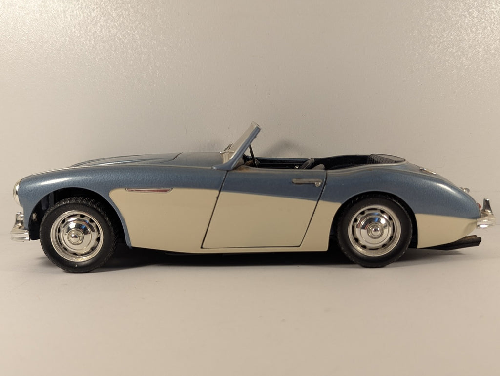 ERTL 1:18 1956 Austin-Healey 100-Six Die-cast Car GSH 106 Blue and Cream 7459