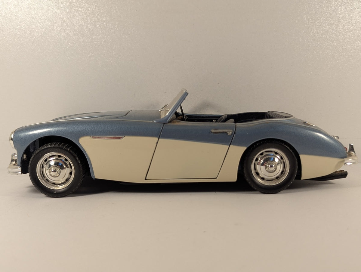 ERTL 1:18 1956 Austin-Healey 100-Six Die-cast Car GSH 106 Blue and Cream 7459