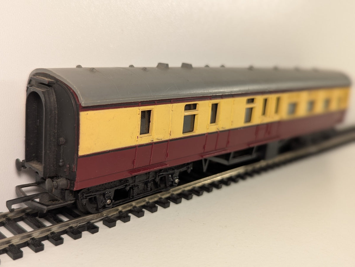 Tri-ang R28 OO BR Main Line Brake Coach Blood & Custard