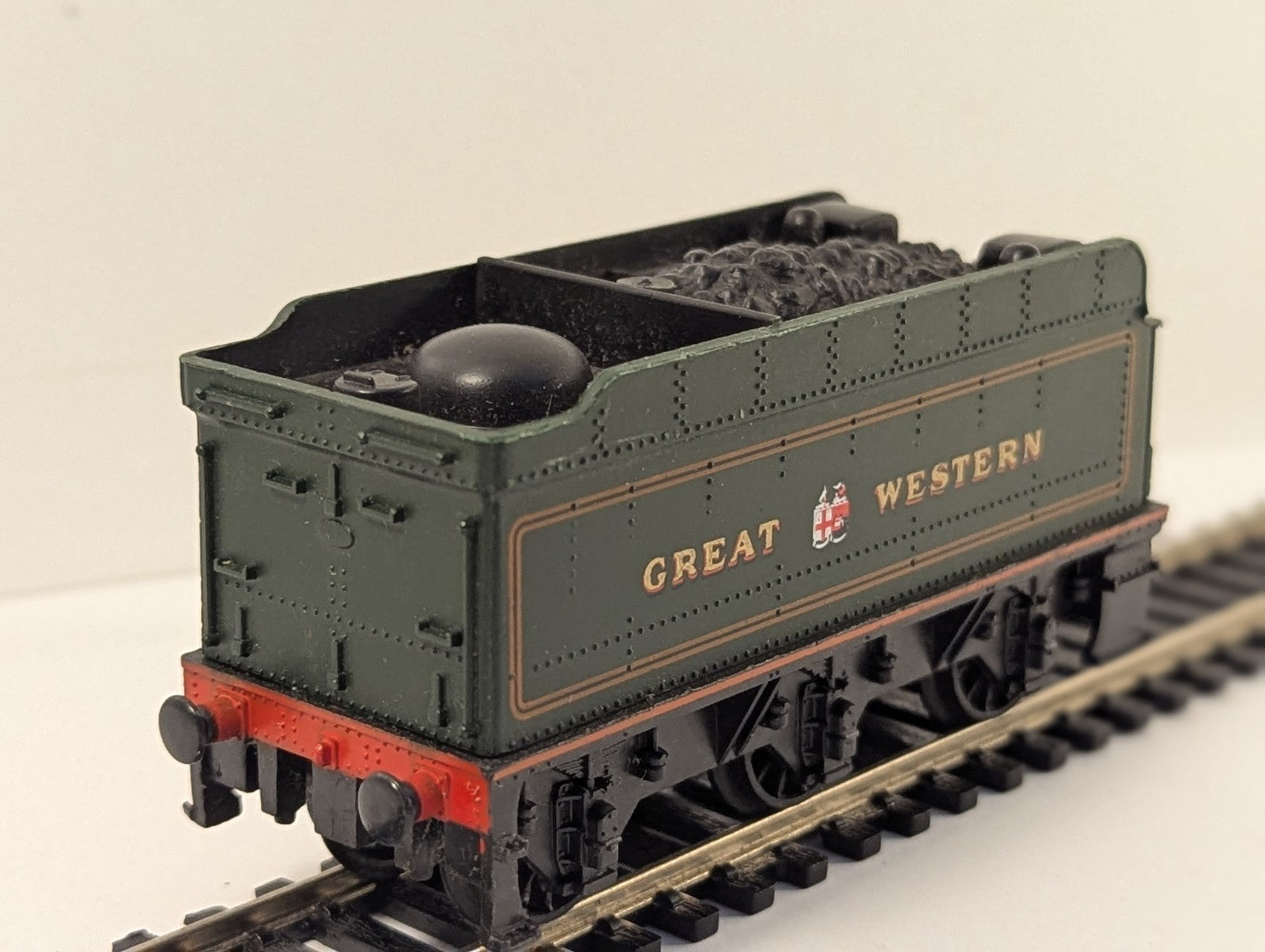 Hornby Halls Class GWR 3000 Gallon Tender Great Western Livery