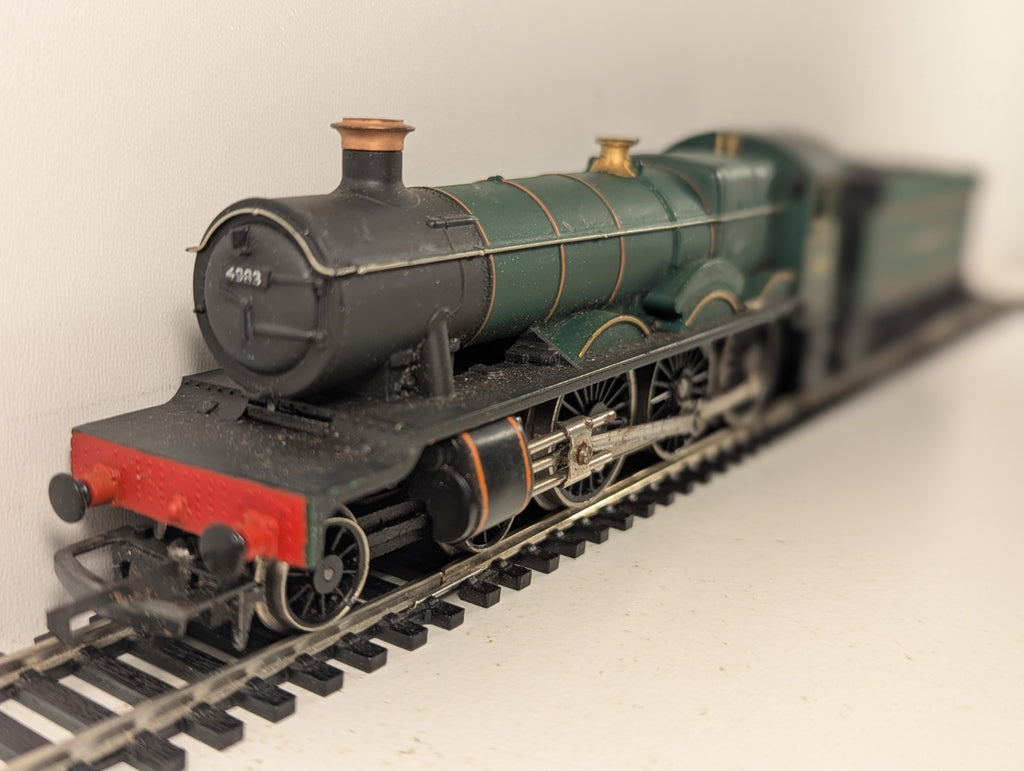 Hornby OO Gauge GWR Class 4900 Albert Hall steam locomotive 4983 on model railway track