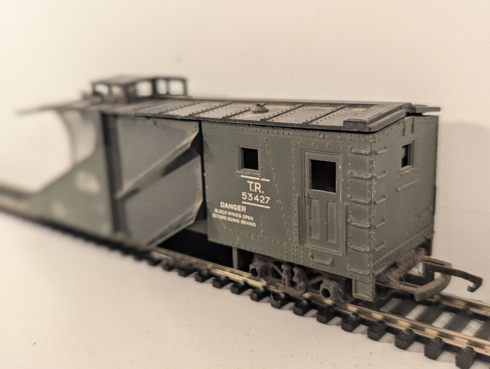Tri-ang R138 Snow Plough OO Gauge