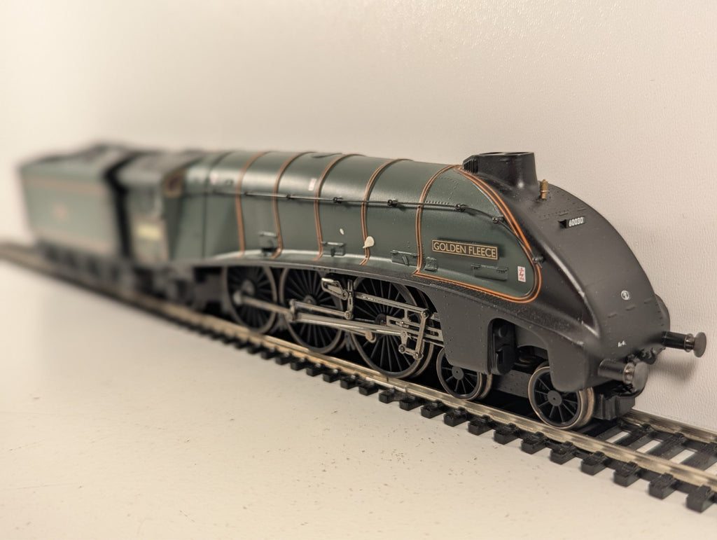 Hornby R2101 British Railways Class A4 4-6-2 "Golden Fleece" Steam Locomotive