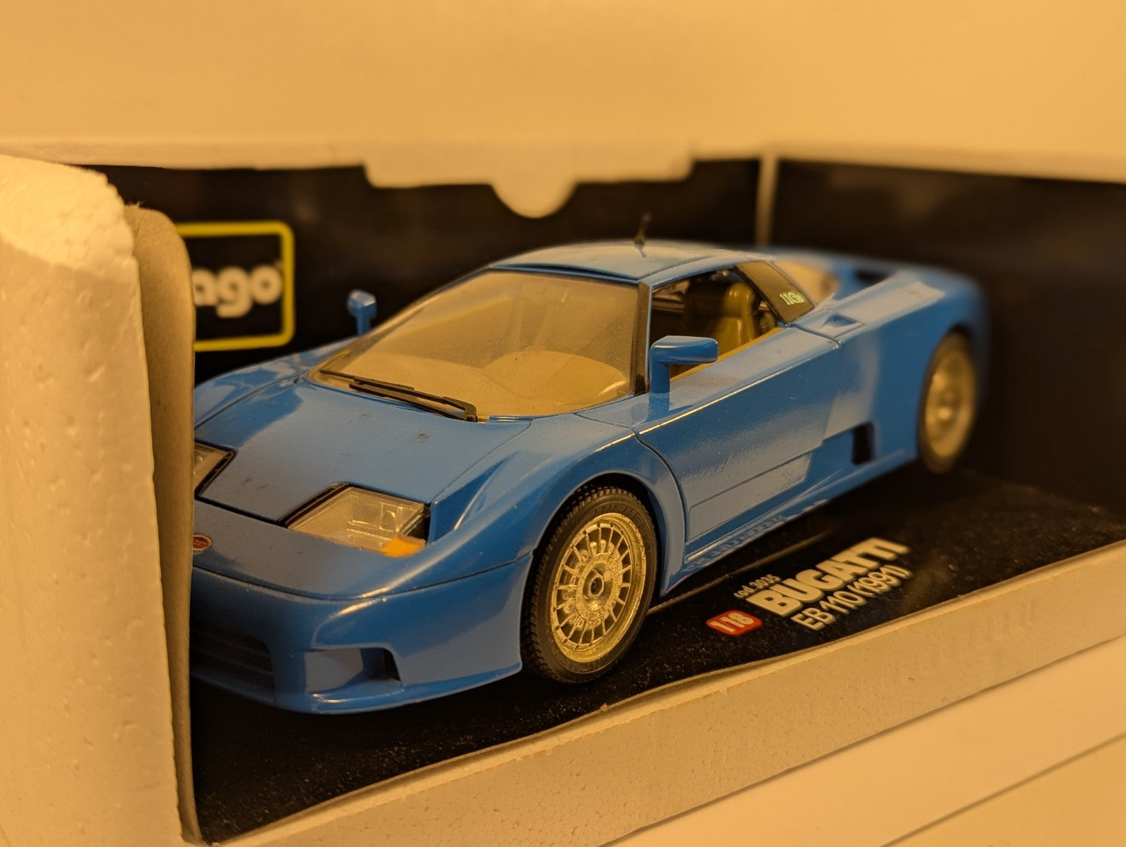 Bburago 1:18 Bugatti EB 110 (1991) Die-cast Model Car Blue 3035