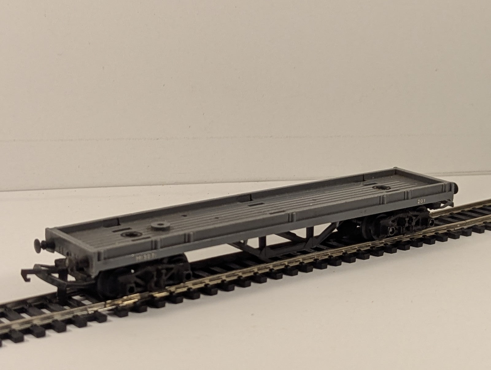 Tri-ang OO Gauge Bogey Flat Wagon Wagons M13071 BR Grey R.212