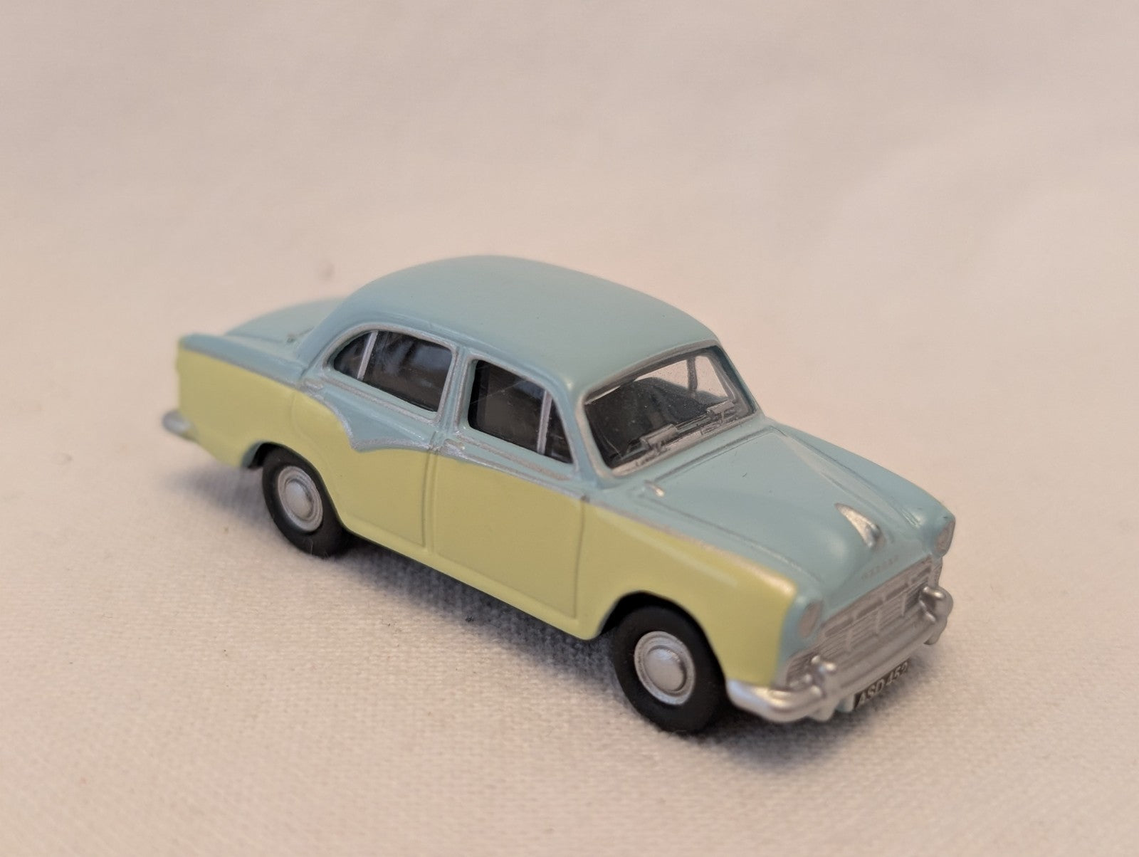 Oxford Diecast OO Gauge Singer Gazelle Series III Die-cast Model Car
