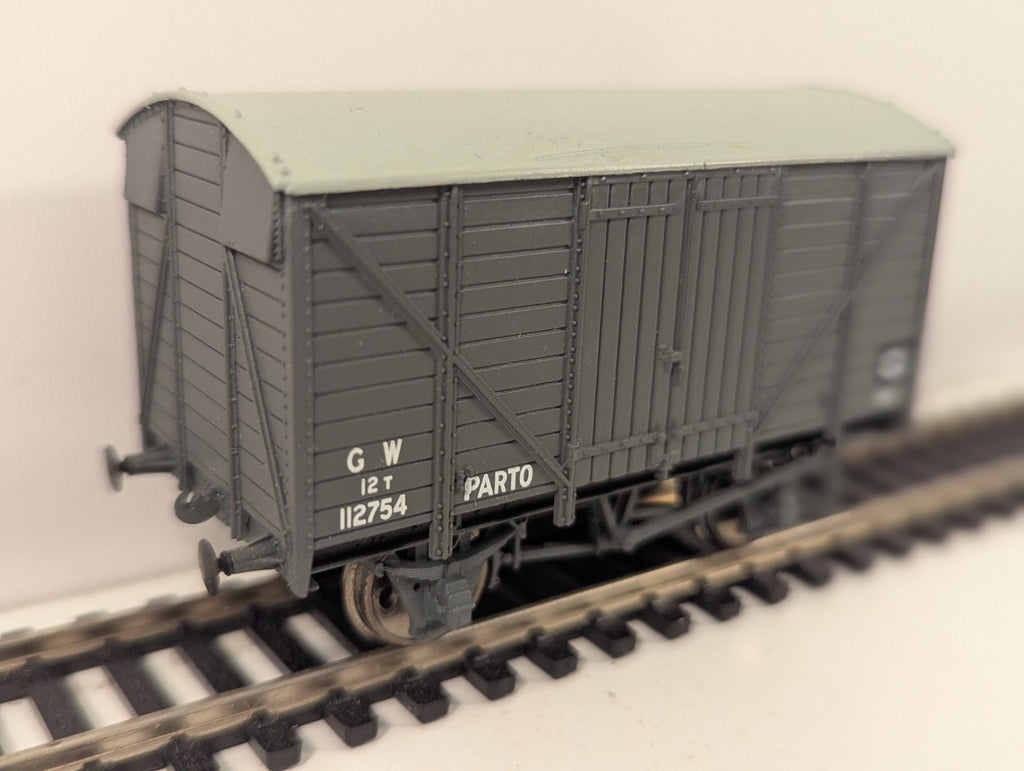 Bachmann OO Gauge GWR 12T Ventilated Van Parto Grey