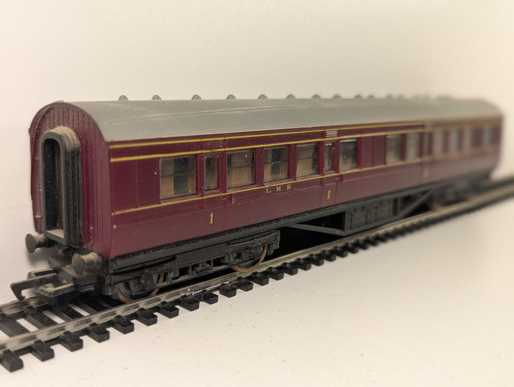 Mainline Railways OO Gauge LMS 57ft Composite Corridor Coach