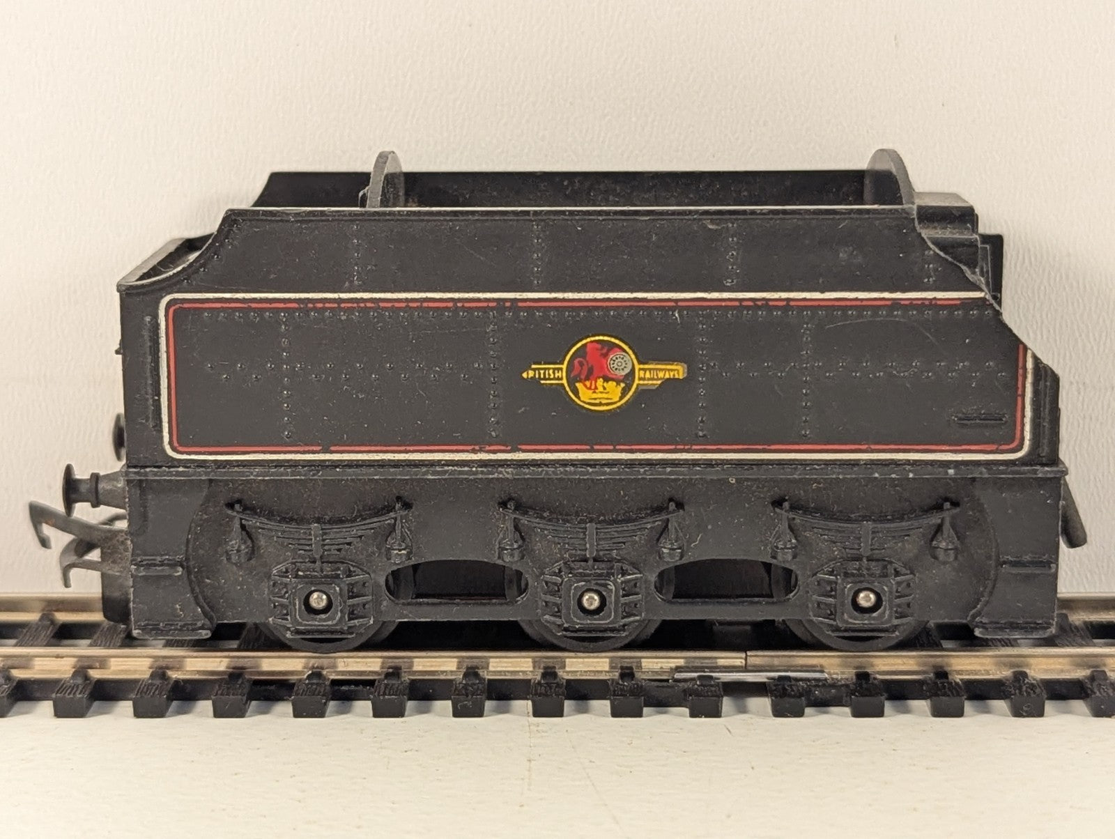 Tri-ang Hornby R33 OO Gauge BR Class 3F Tender BR Black - Spares/Repairs