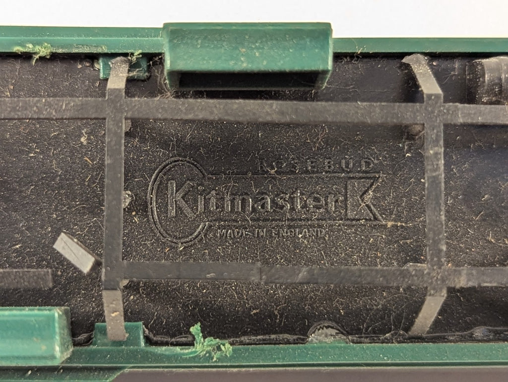 Kitmaster BR Mk1 Coach Green OO Gauge - Missing Couplings, Window & Buffer Beam