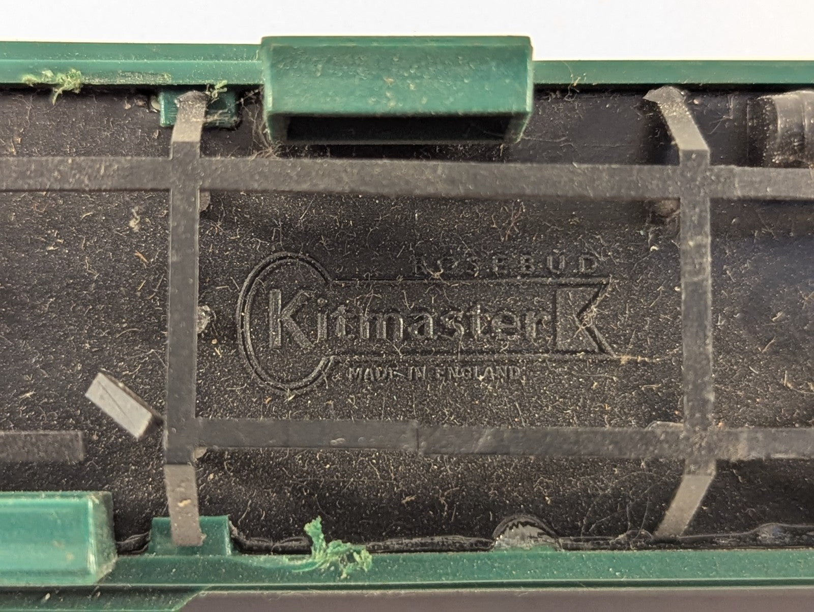 Kitmaster BR Mk1 Coach Green OO Gauge - Missing Couplings, Window & Buffer Beam