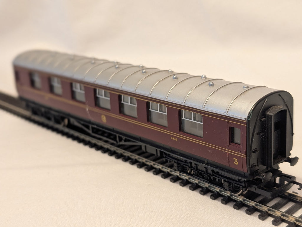 Hornby R433 OO Gauge LMS Stanier Composite Coach No.3934