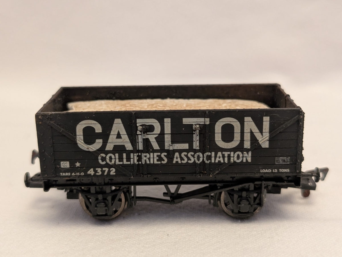 Airfix OO Gauge 7 Plank Wagon Carlton Collieries Association Goods