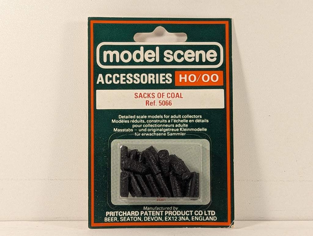 Model Scene HO/OO Sacks of Coal Scenic Accessories 5066