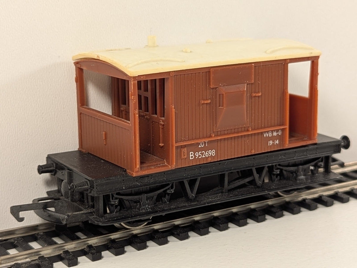 Hornby R218 BR 20 Ton Brake Van B952698 – OO Gauge