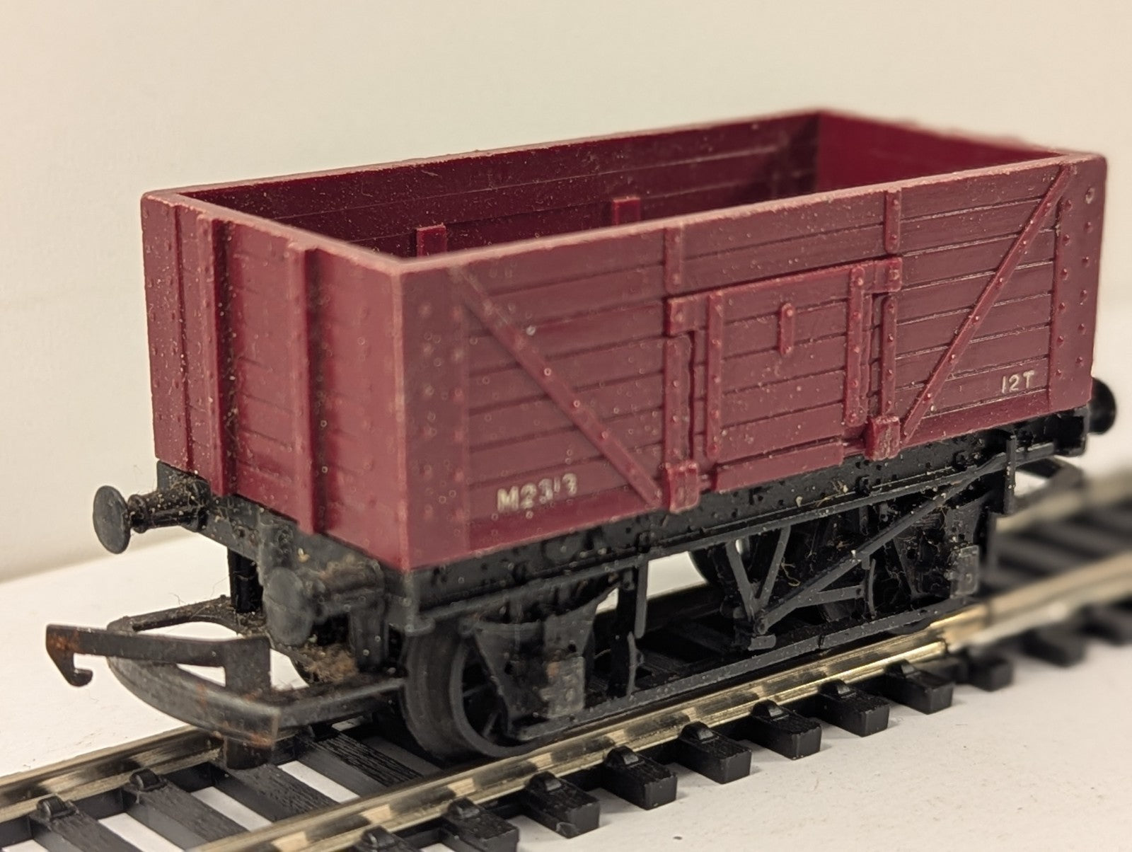 Tri-ang OO Gauge R112 Goods Truck with Drop Doors (M2313 Maroon)