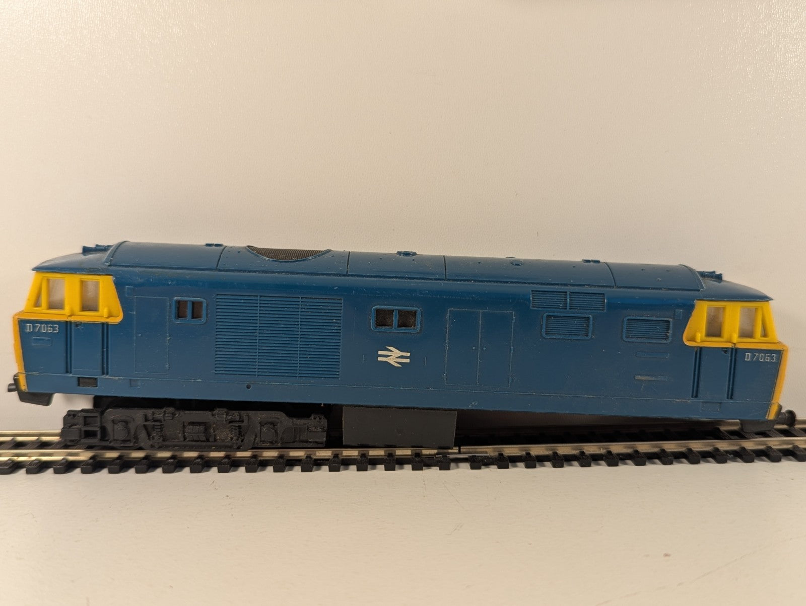 Tri-ang Hornby R758 OO Gauge Class 35 Hymek BR Blue - Spares/Repairs