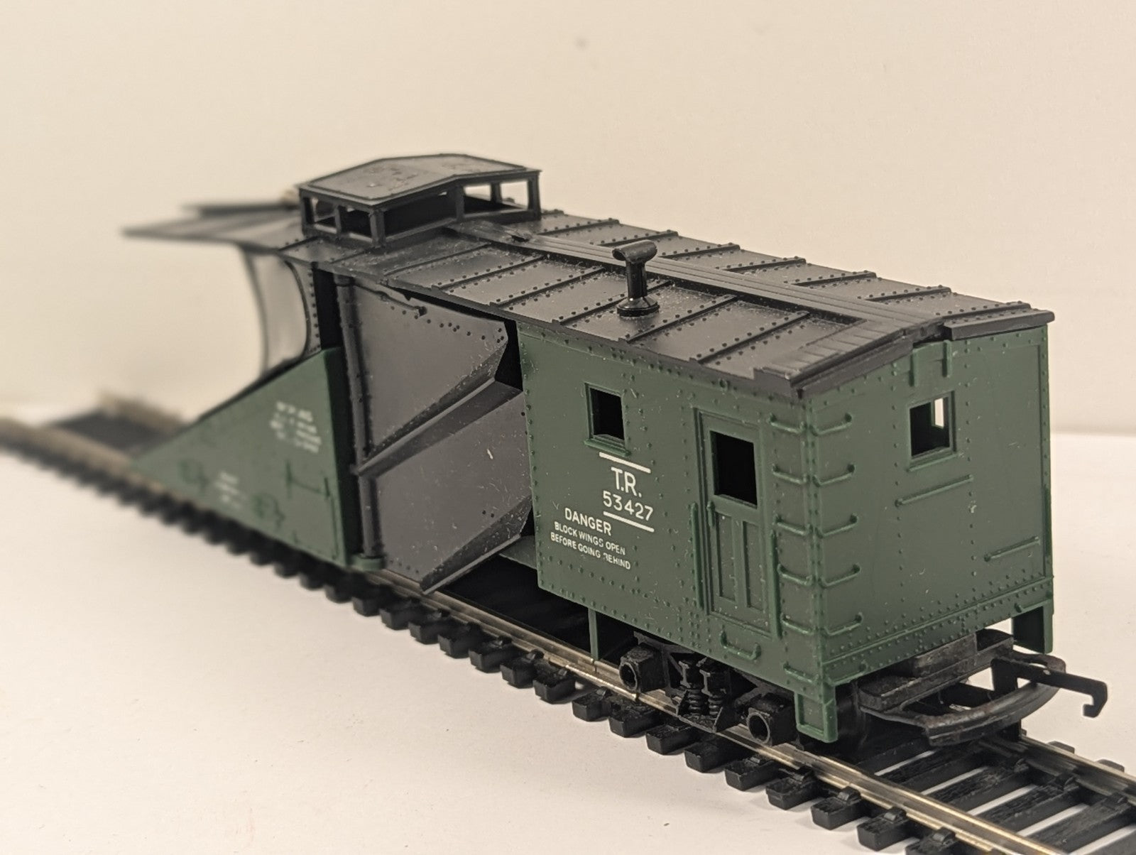 Tri-ang R138 OO Gauge Transcontinental Snowplough