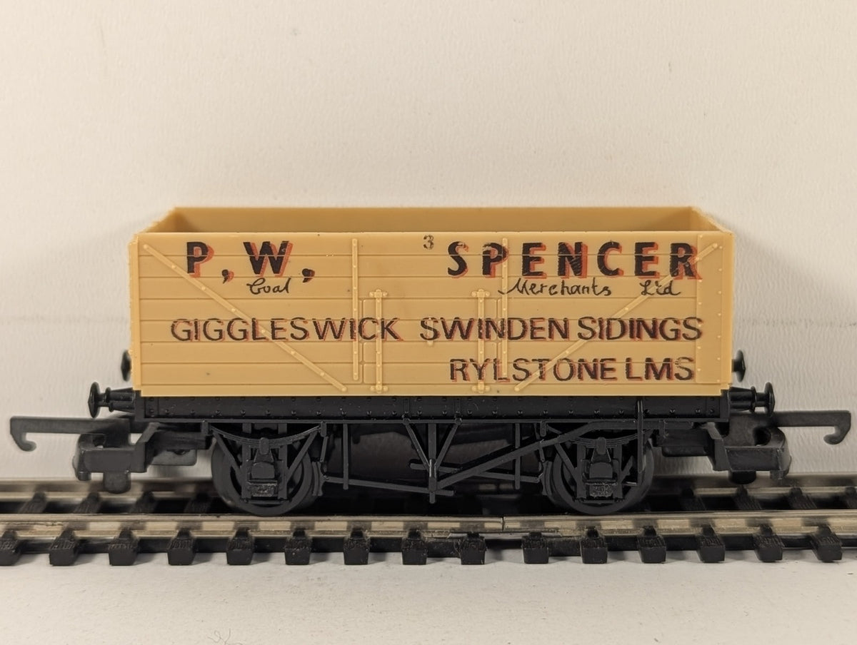 Lima OO Gauge P.W. Spencer 5-Plank Open Wagon Goods Wagon 3 P.W. Spencer Yellow
