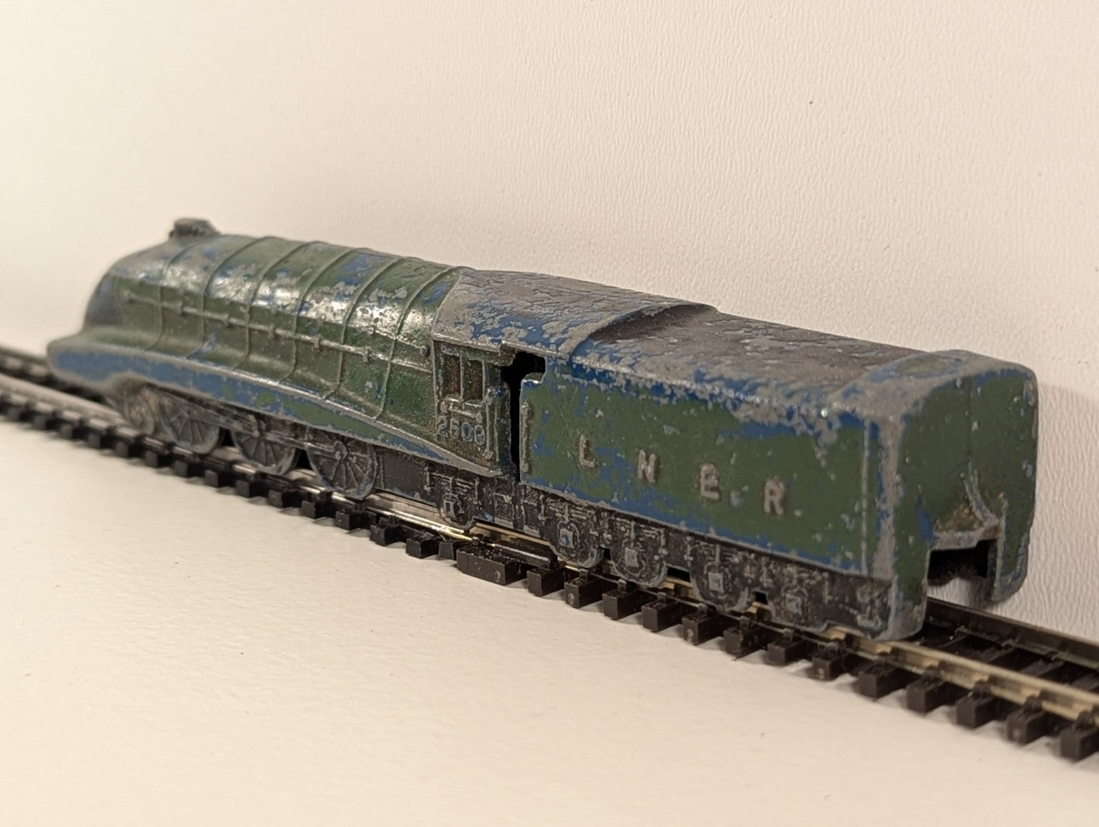 Vintage Dinky Toys Meccano L N E R 2509 Express Passenger Train