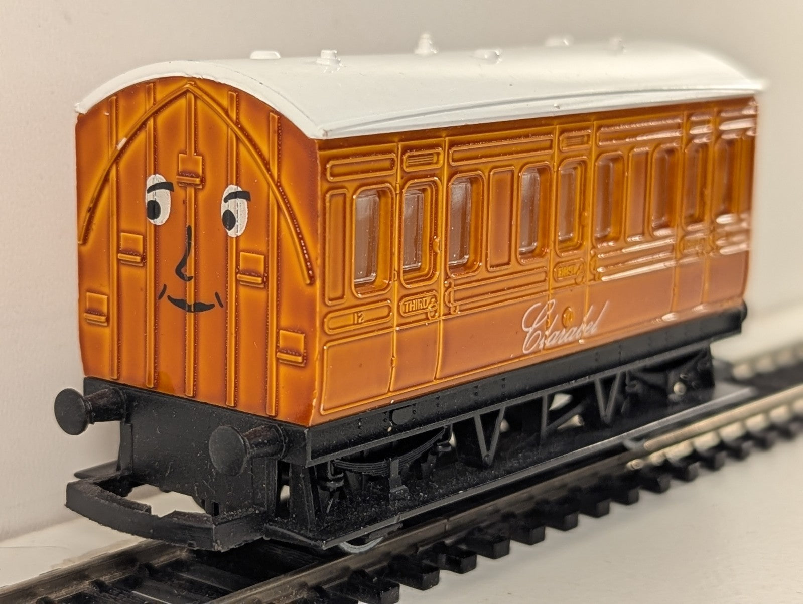 Hornby R112 Thomas the Tank Engine Clarabel 4-Wheel Passenger Coach