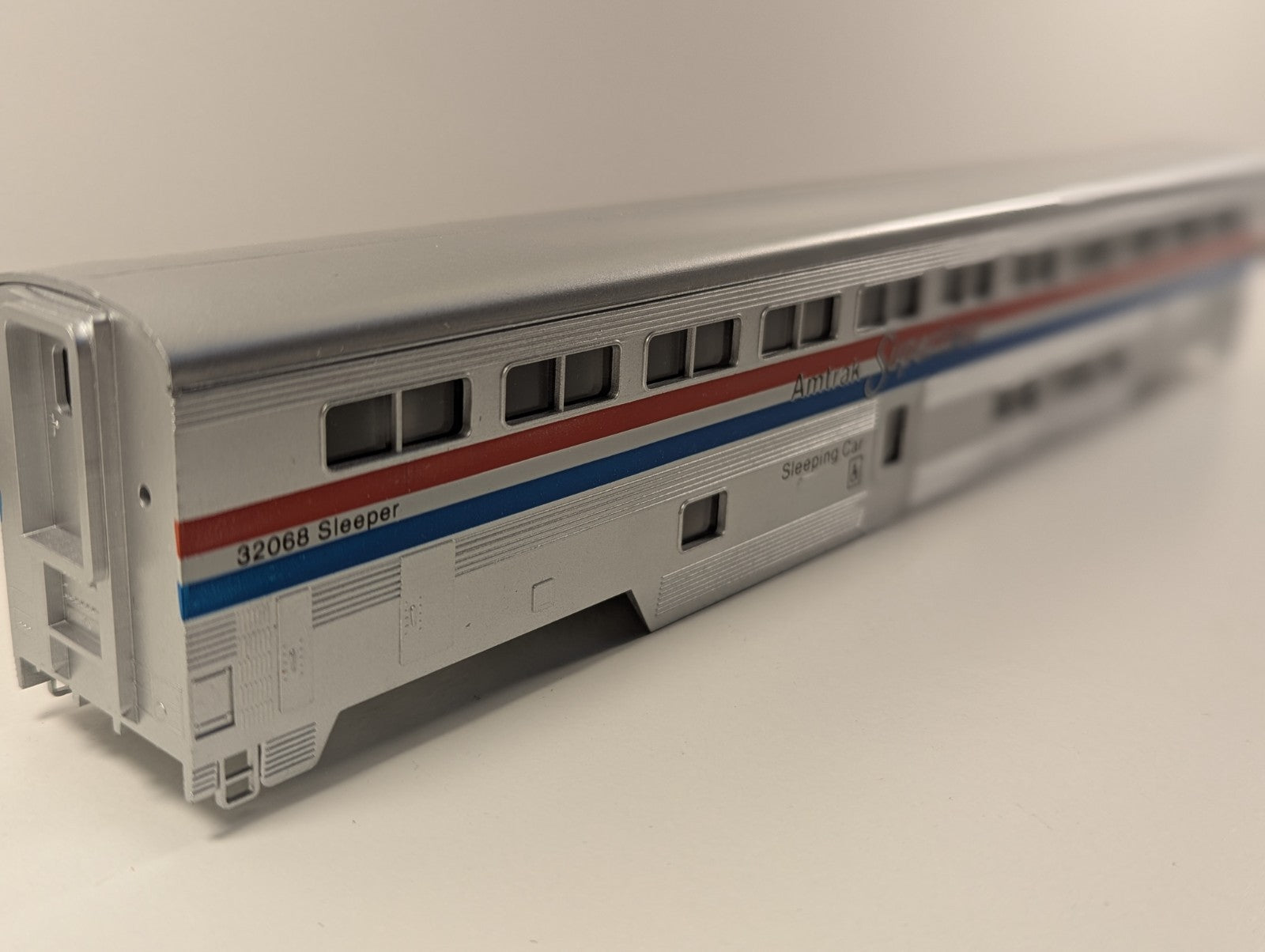 Con-Cor HO Scale Amtrak Phase III 85' Superliner Sleeper Car