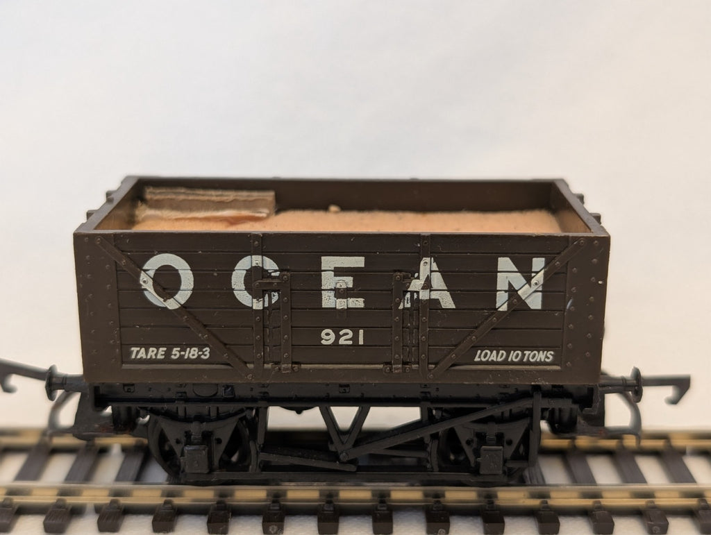 Hornby R020 7 Plank Wagon Goods Wagon 921 Ocean Brown